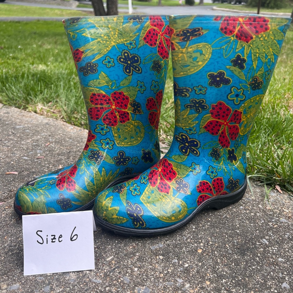 Floral Patterned Women's Rain Boots